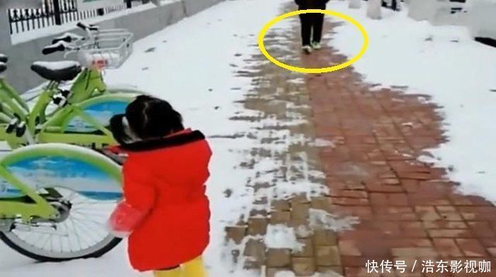 女儿|宝爸路过假装不认识女儿,下一秒女儿的反应,让爸爸心都化了