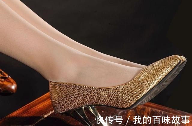 尖头 精致唯美的细跟尖头高跟鞋,展现出一种小女人的娇俏可爱!