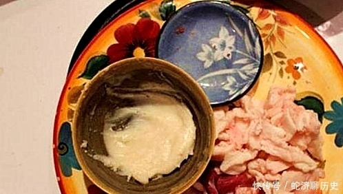 较喜欢吃|西方为何喜欢吃“生肉”?一口一口吃得津津有味,网友:接受不了