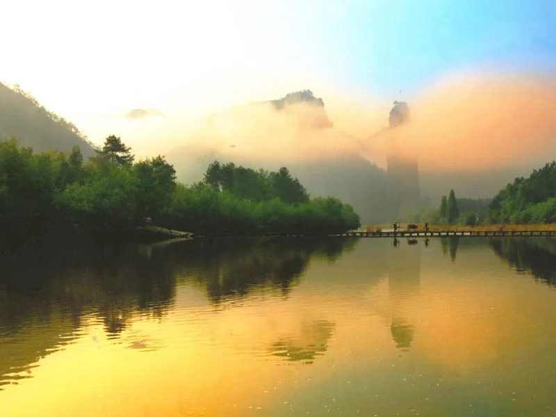 做事要硬，要有底线有原则，不要做老好人。