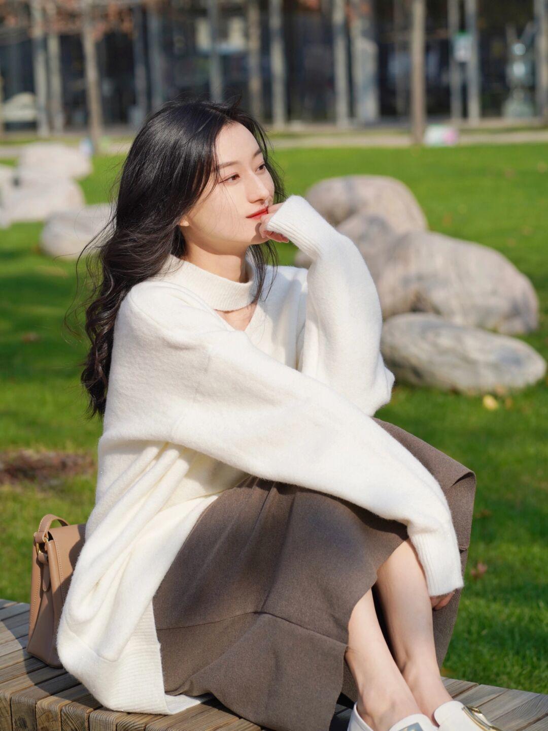 质地 衣服好看不全看身材,选款很重要,这些“毛衣”looks分享给你