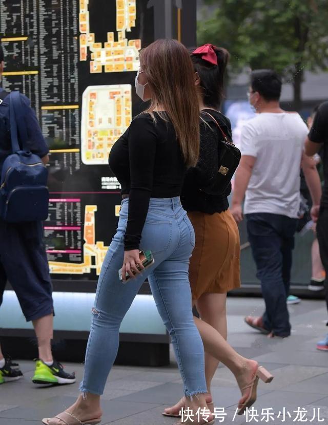 搭配 打底裤搭配不挑人,突出强烈时尚气息,个性气质尽显