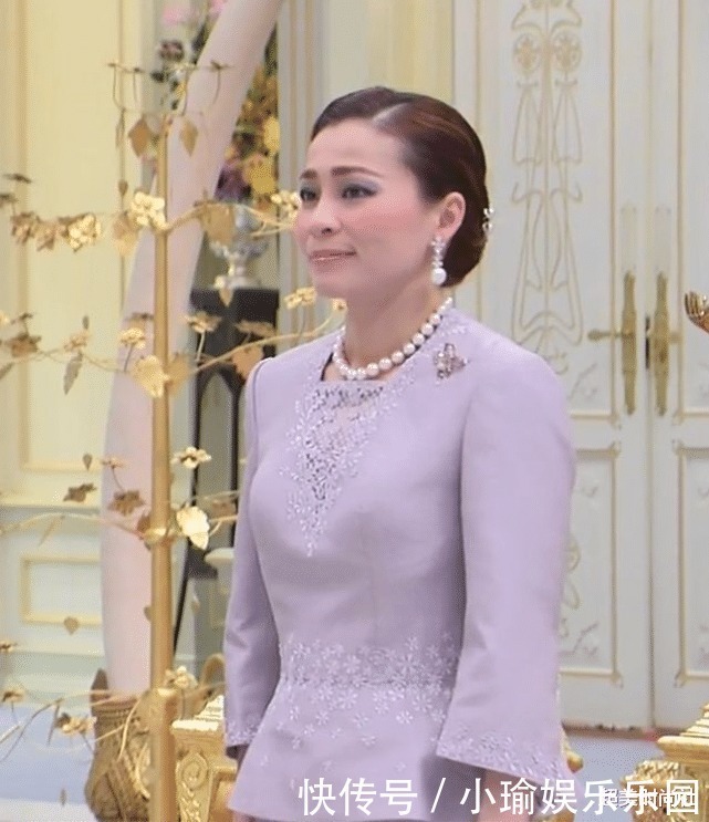 脸型|苏提达又换新发型!梳黑长直像年轻十岁,气质不输年轻时的诗妮娜