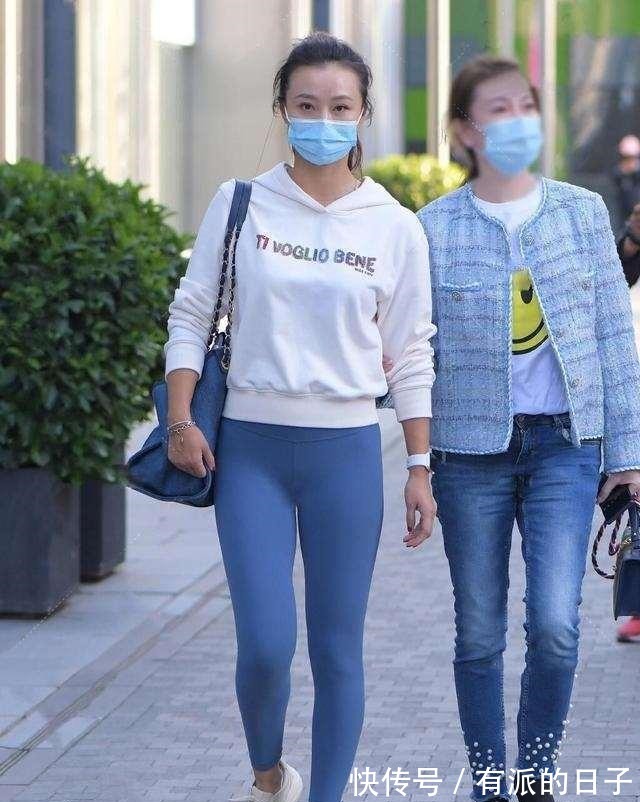 穿搭 轻松随意的瑜伽裤穿搭增加成熟魅力,展现迷人体态,俏皮减龄!