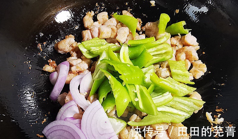 鲜香|夏季多给孩子吃鸡胸肉,低脂高蛋白,上锅一炒,鲜香滑嫩营养高!