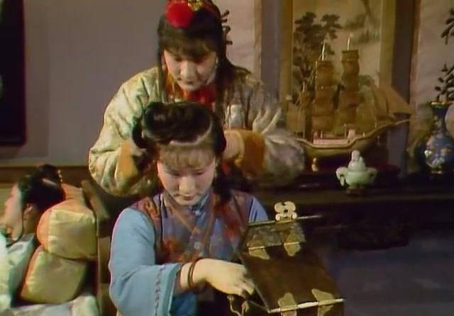 丫鬟&麝月不愧是第二个袭人，她们二人联手排挤芳官，手段确实太高明！