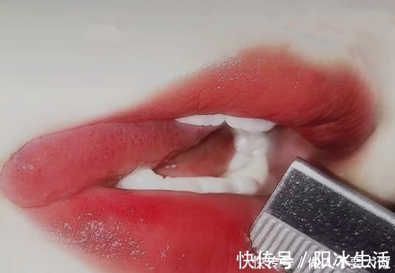 来袭|“原相机+嘴巴”来袭!咬链子可以,唇刷可以,看到刀片:厉害了