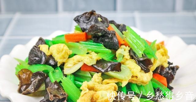 红干椒|冬天多吃芹菜身体好,分享5种芹菜做法,清爽解腻,孩子不挑食!