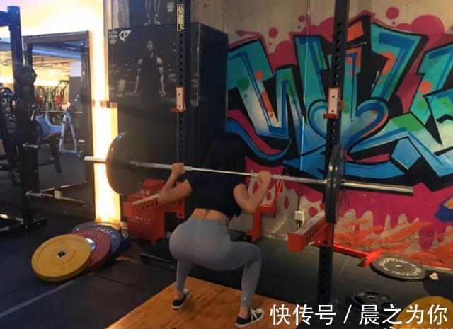 腰臀|体态曼妙的新疆小姐姐,腰臀比例堪称完美,最喜欢腿部力量训练!