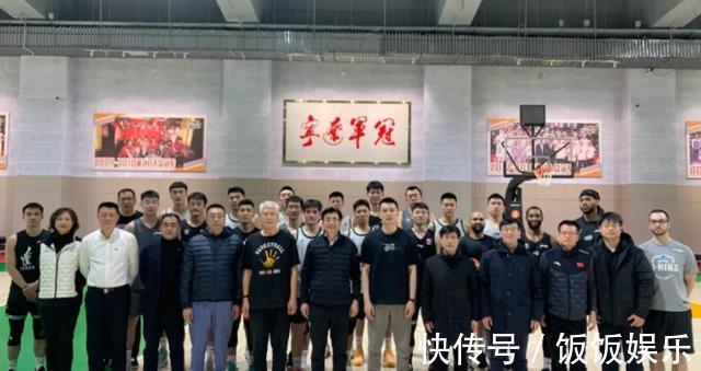 华莱士|正式确定!韩德君伤愈归队,外籍教练辅佐杨鸣,辽篮全新冲冠阵容