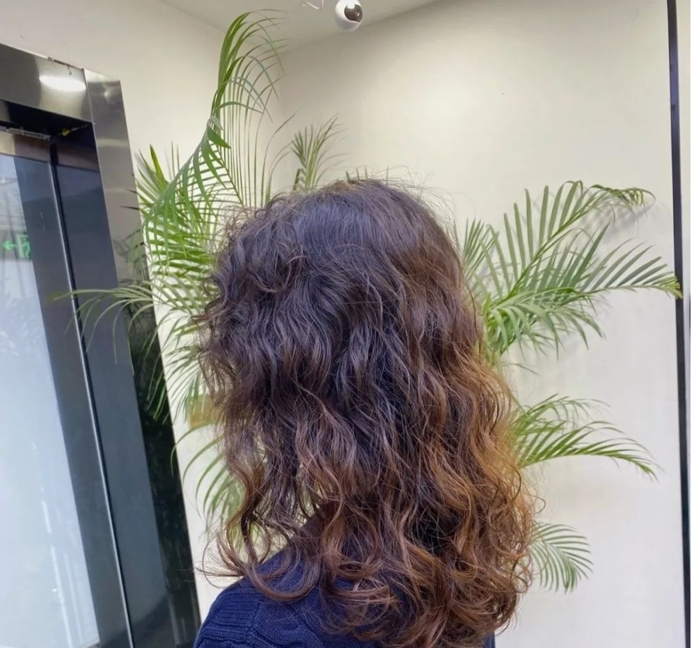 造型 2022发型怎么整?烫卷卷最洋气,好处多多不要错过