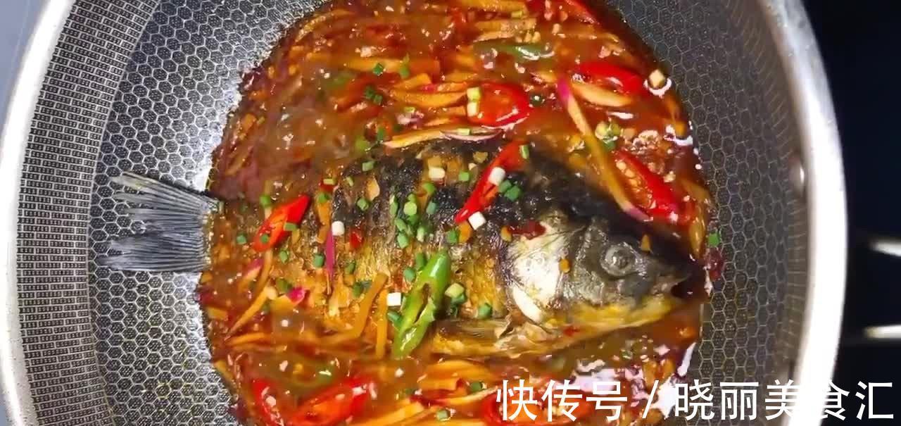 爷爷做的香煎鲫鱼,肉质鲜嫩香辣味美,小时候记忆中的美味!