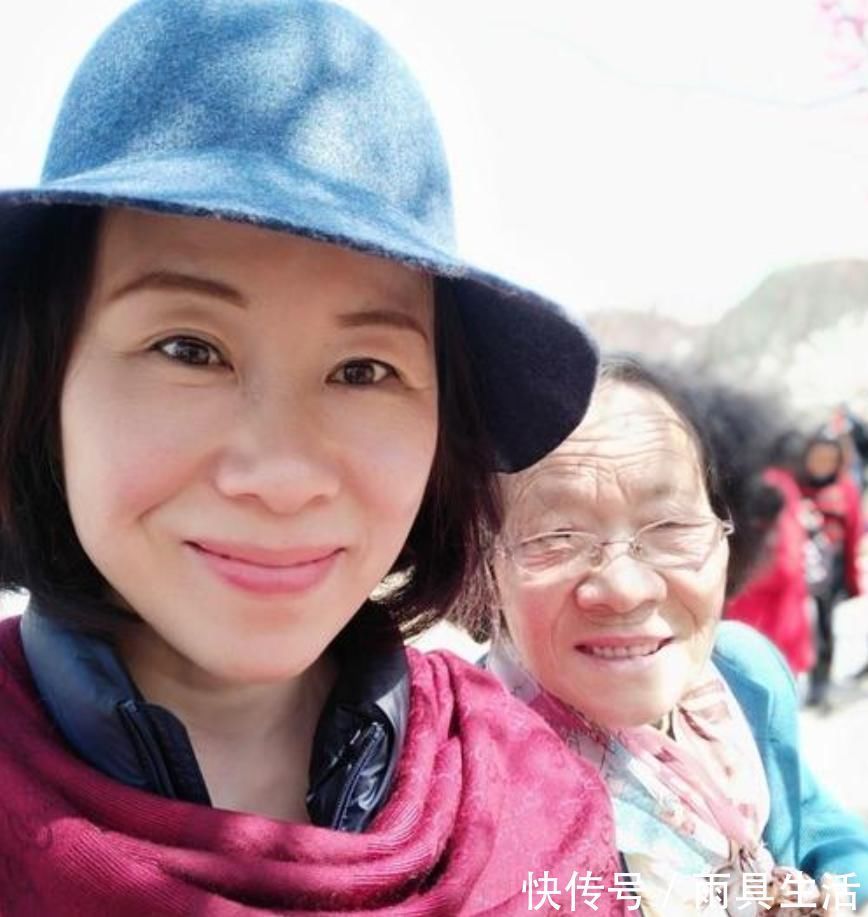 高龄|46岁妈妈偶遇46岁奶奶,明明是同一年龄,差距不是一星半点