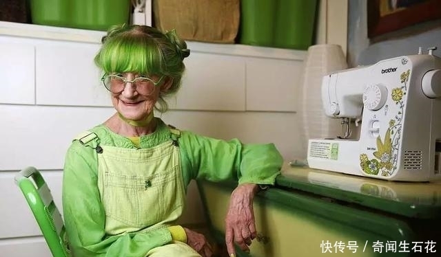 颜色|因全身都是一个颜色,被称为“绿夫人”,77岁还洋溢着少女感