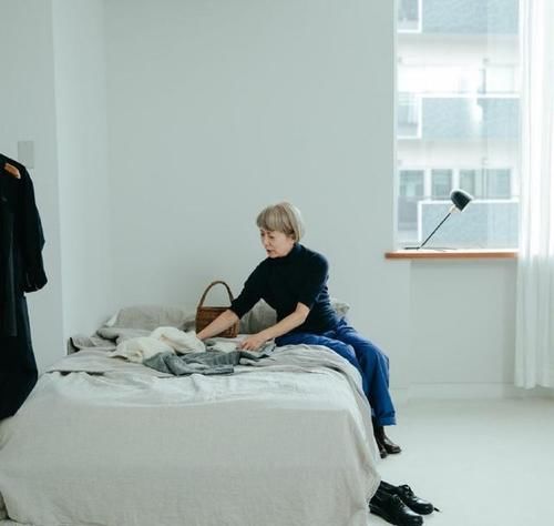 这位日本“大妈”时髦火了！她的穿衣简单不复杂，女人自信才真美