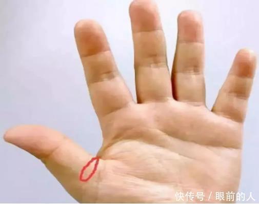 手上|捏手指能预防疾病手上的小穴位,每天捏5分钟,预防三高最有效