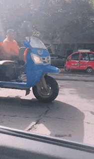 |搞笑段子王:哥们,结婚呢,怎么看你一脸不愉快呢