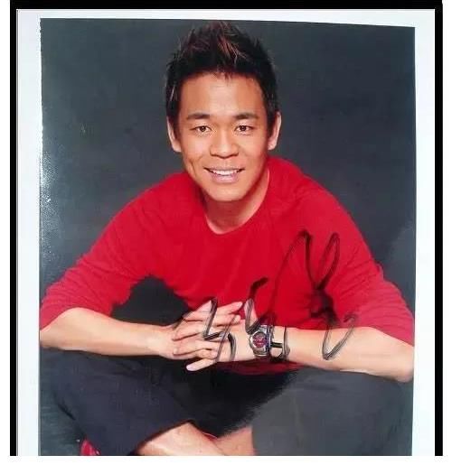 才发现，《扫黑风暴》里胡所长的扮演者孙浩竟然是歌手