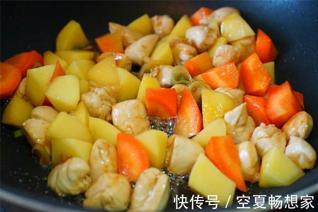 咖喱汤汁|过年囤货,我家一定买这种酱料,不到十元能吃三次,做盖浇饭很香