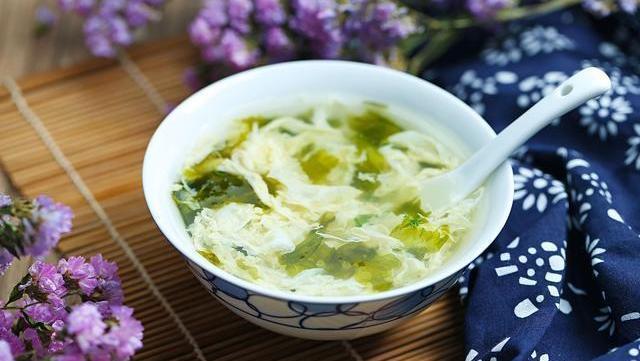 血管健康|女人50岁后,容易发生骨质疏松,吃4物,做2事,美容养颜又补钙