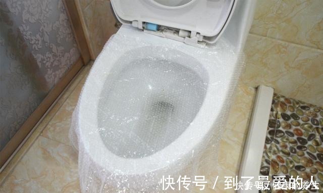 快递里的气泡垫一张也别扔,放在家里特别实用,一年能省不少钱!