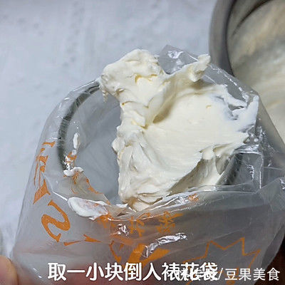 #安佳佳倍容易圣诞季#紫薯芋泥爆浆蛋糕,冰淇淋口感