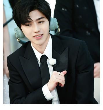 奔跑吧兄弟|蔡徐坤被踢出局，白鹿将成为新一季《奔跑吧》固定MC成员