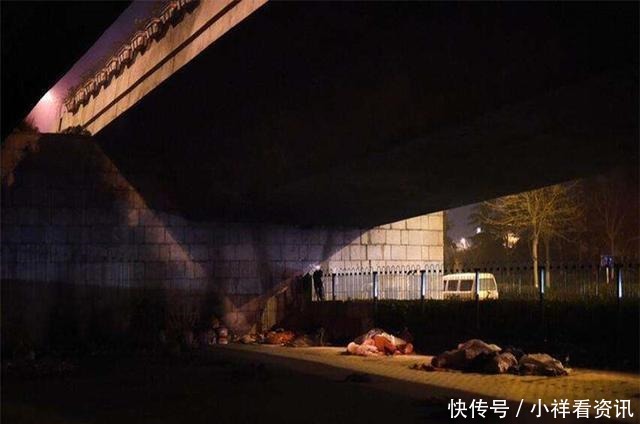 七律《叹民工》,苦酒一杯品凄凉,道尽人生满沧桑