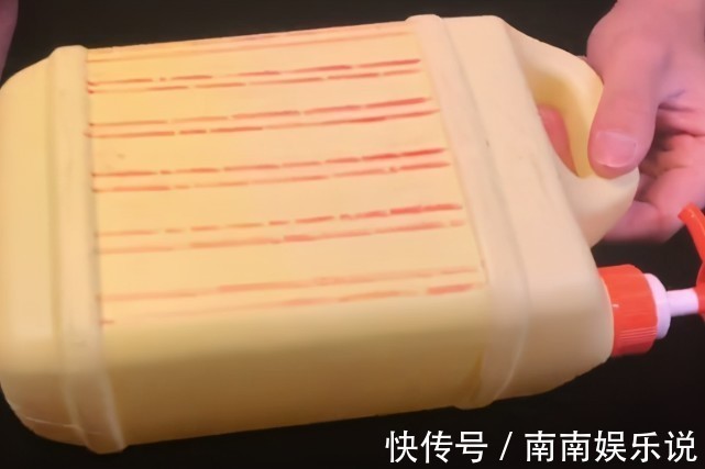 洗洁精瓶子扔掉等于“扔钱”，切几刀放在厨房里，全家人都抢着用