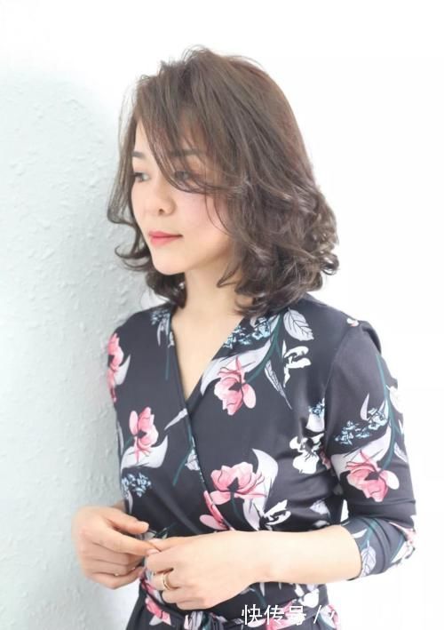 超短发|女人过了50岁发型这样剪,洋气显年轻,时尚更自信