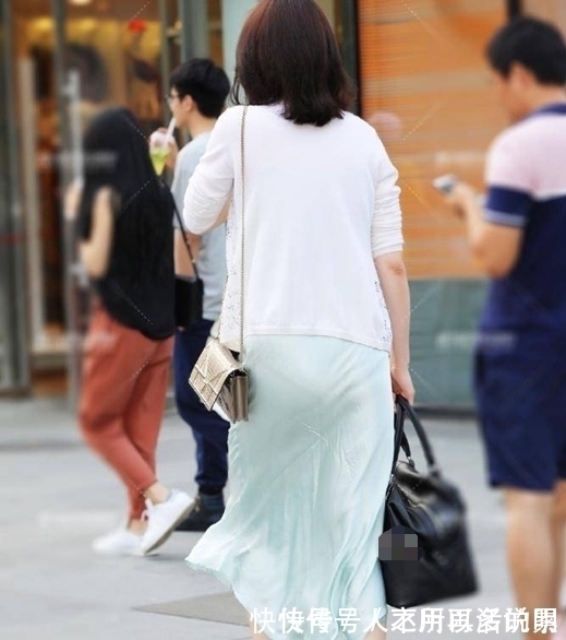 口红 “只有女生才懂的痛”:脱妆磨脚掉头发,口红沾杯连体裤上厕所!