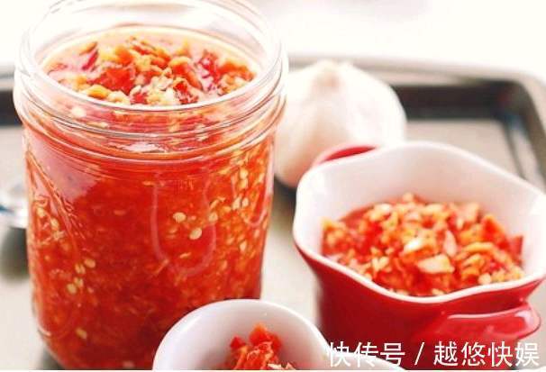 农家自制辣椒酱，搭配馒头米饭，吃起来绝对的过瘾