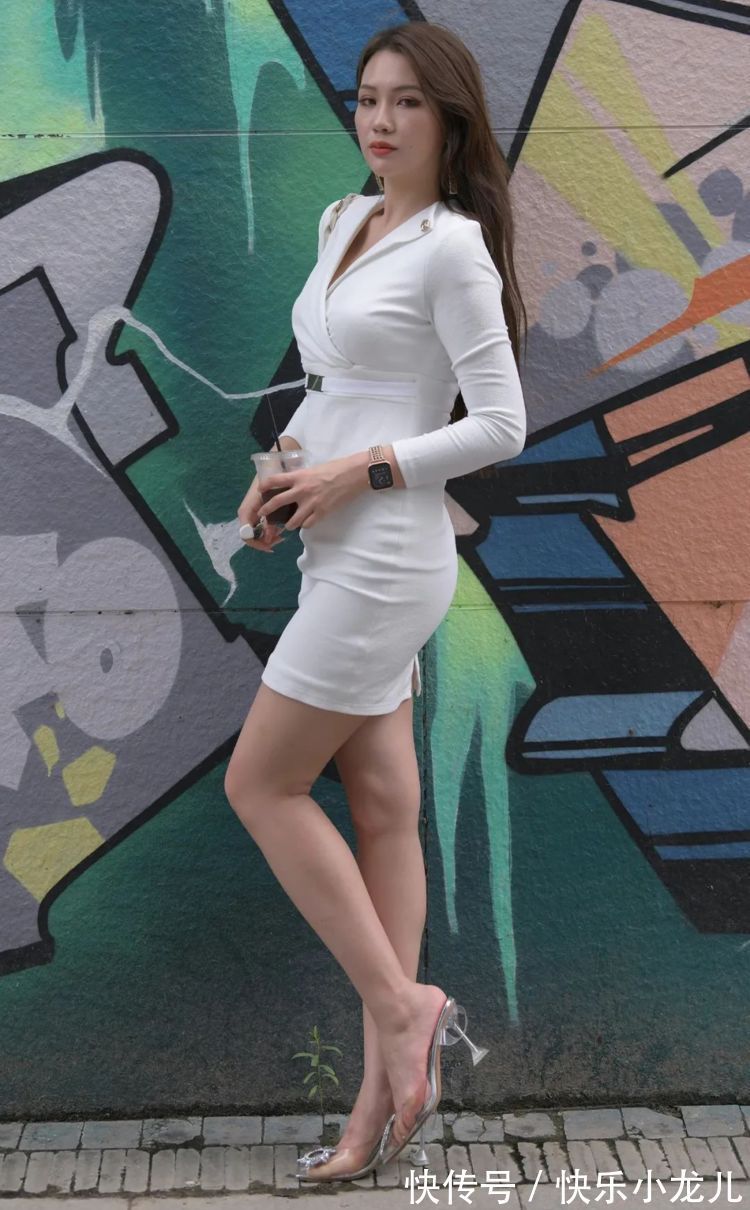 女生 休闲感十足的连衣裙,是时尚优雅风格的女生必定不能错过的造型