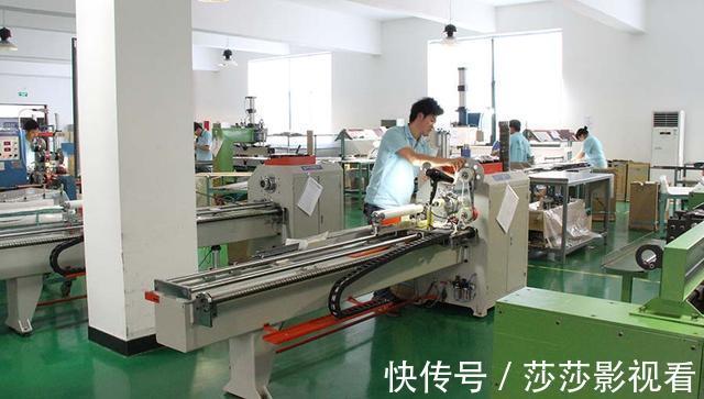 湖北十堰集中销毁违规鱼竿400多支，用推土机压，厂家笑了？