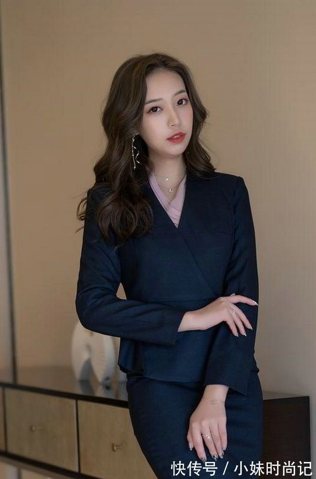 优雅|西装套装裙呈现女性的职业感，同时也充满着帅气效果，干练又优雅