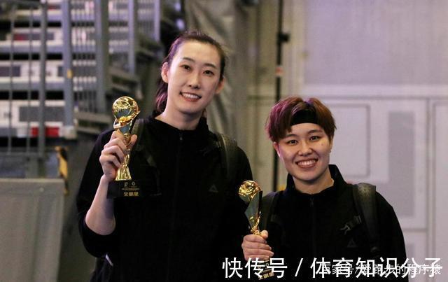 红队|女排全明星赛“槽点”多，被横扫不是实力不行，服装颜色太不专业