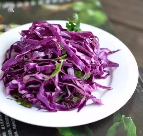 食物|女性不想过早衰老,可以多吃3种食物,营养丰富,滋润肌肤!