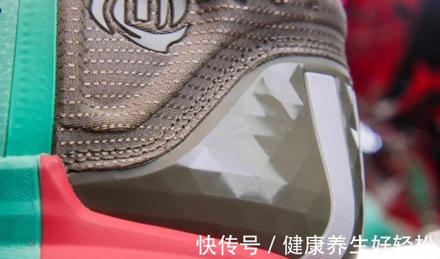 rose4 4大科技加持单只才348克这就是阿迪顶级实战鞋的能力吗!