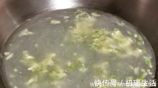 芝麻油|一人在家,煮碗面最省时间,10分钟出锅,又省事又好吃还热乎