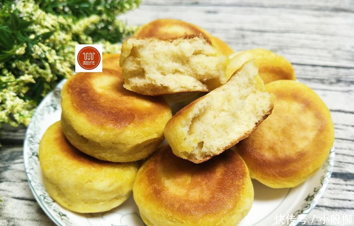 玉米饼,教你一招,比城里卖的蛋糕还要好吃,儿子一下吃了5个