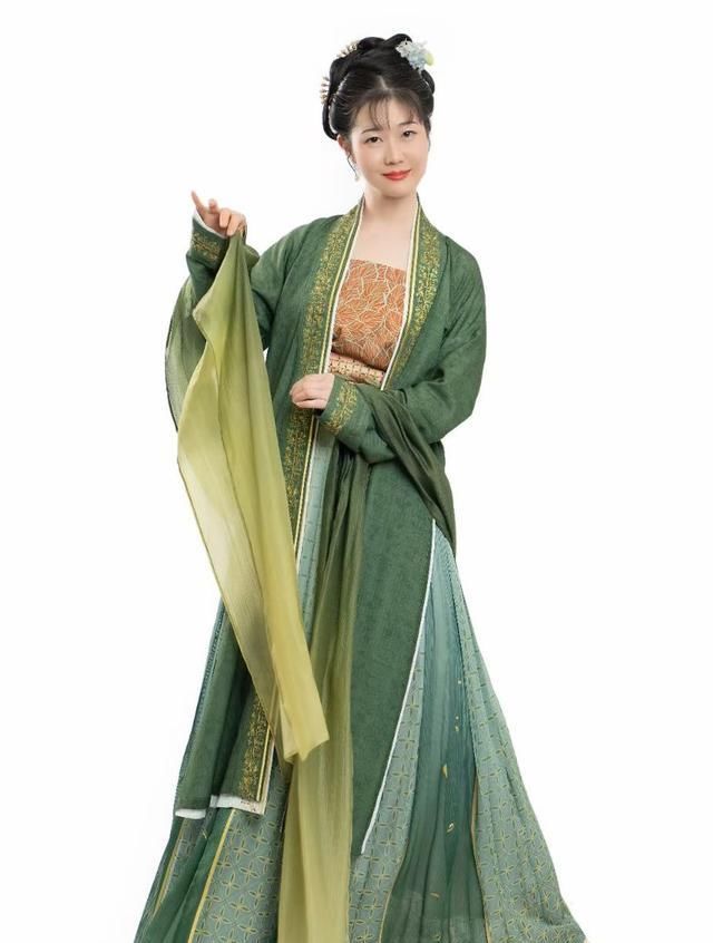 艾媒咨询|年销售上亿，坐拥300万线上粉丝的重回汉唐为何坚持开线下店？