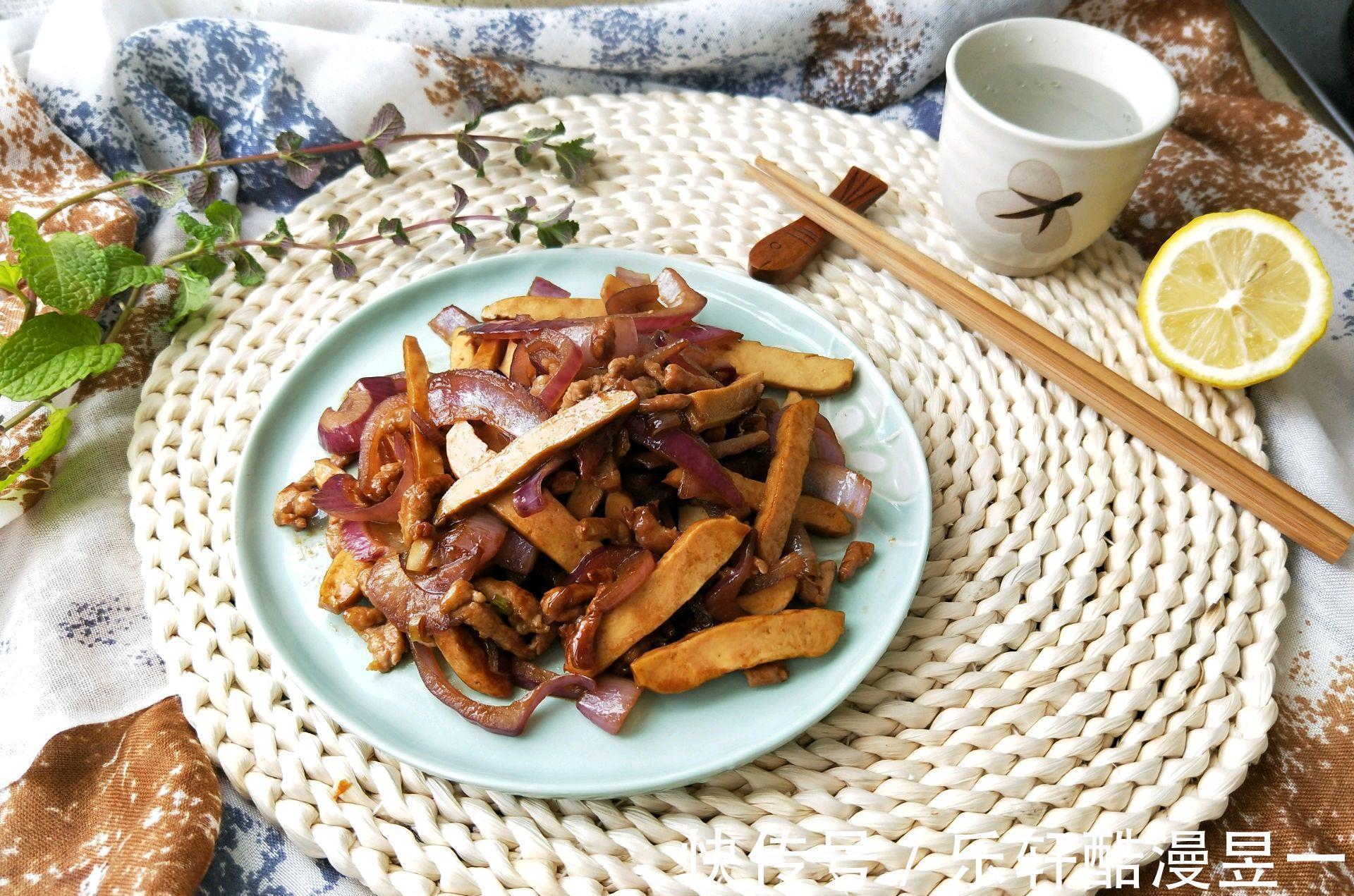 洋葱|一口鲜香，两口满足的洋葱炒肉，好吃又不贵