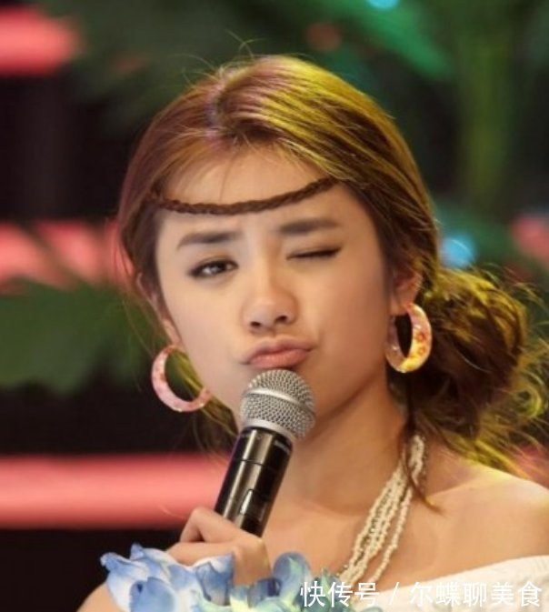 越跳越美丽|美女主持穿衣失误,少穿一件衣服,同台张国立硬是60分钟没转头!