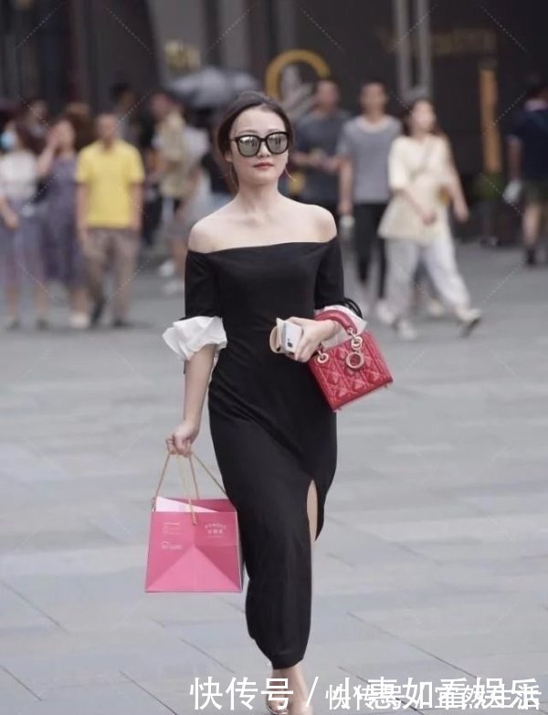 一字|黑色一字肩让造型美出优雅感,泡泡袖搭红色包包,穿出如画的美感