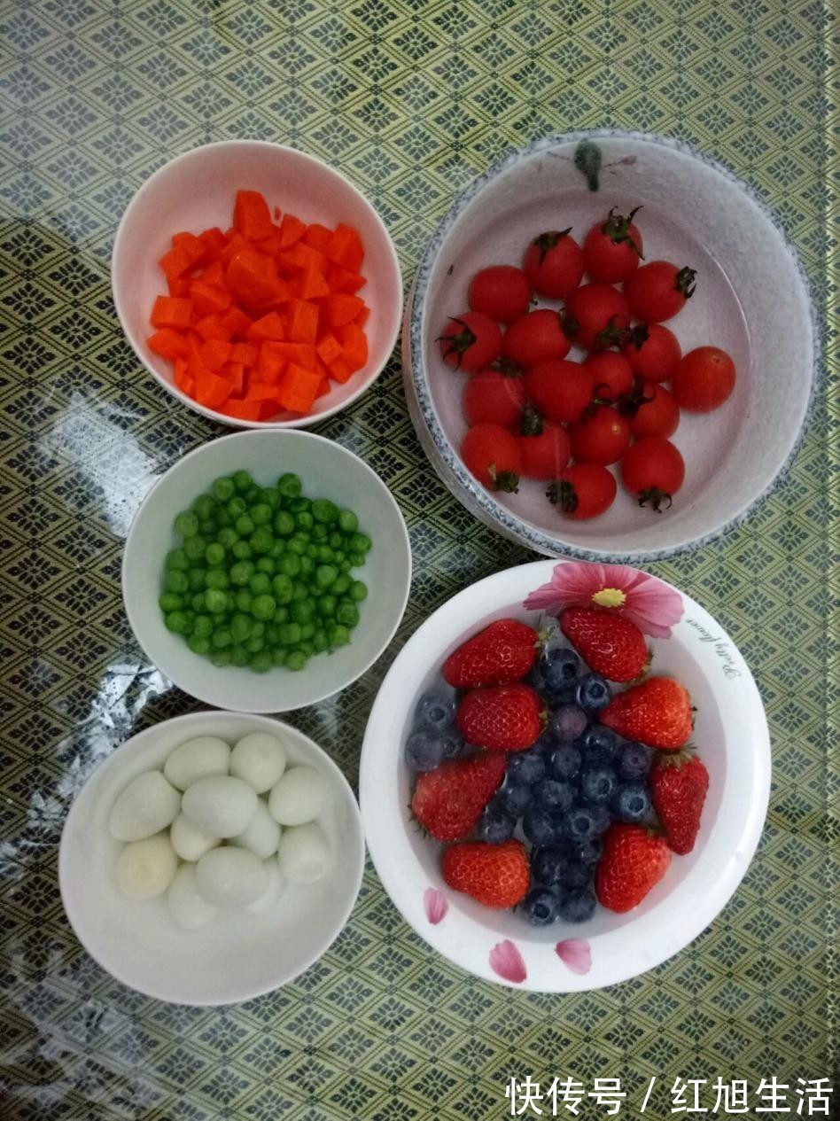 蓝莓|水果蔬菜一起拌，加入低热量主食，减肥瘦身的好选择