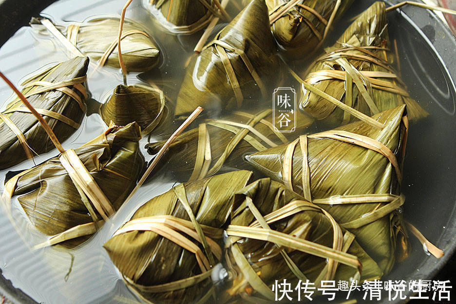 热水|煮粽子时,用冷水还是热水?记住此3点,粽子又香又糯,不夹生