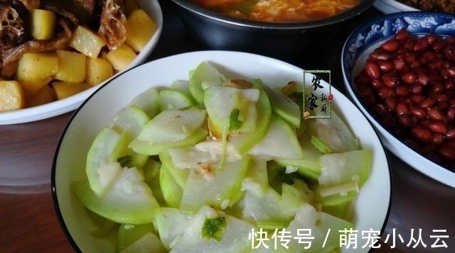 周末回家陪妈妈过“母亲节”，极简一餐火了朋友圈，网友：求蹭饭