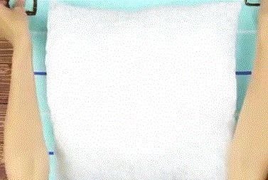 旧衣服千万别扔，聪明女人用它套被子，既省空间又省事！