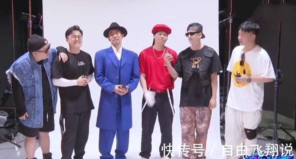 张艺兴|《这就是街舞4》录制花絮,张艺兴全员比心,王一博隔空卖萌!