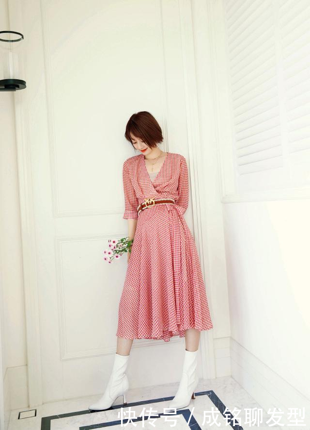 格纹|裙装才是“减龄神器”,45岁马伊琍穿裙装超美,时尚优雅又显气质